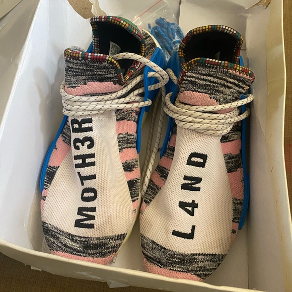 Ph. Williams Solar HU NMD
“Solar Pack "MOTH3R"” - Picture 2 of 14